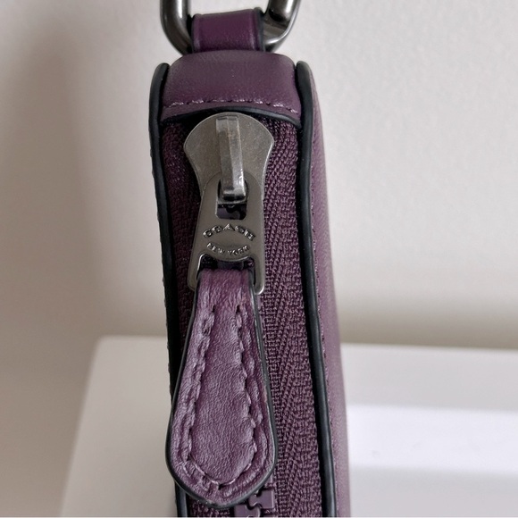 Coach Triangle Zip Pouch Leather Dark Grape Carabiner C5647 - Picture 7 of 17